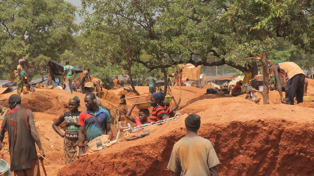 2019-10-07_mali_artisinal_miners.jpg